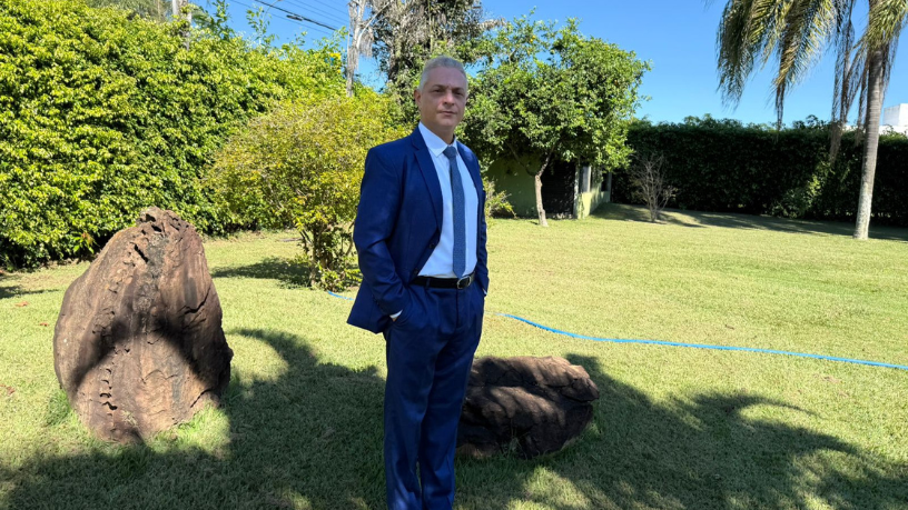 Leonardo Manzan analisa a expansão das comunidades de energia renovável e seus impactos sociais e regulatórios.