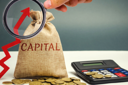 Renato de Castro Longo Furtado Vianna explica como a gestão eficiente do capital de giro em contratos públicos ajuda empresas a lidar com prazos de pagamento e manter previsibilidade financeira.